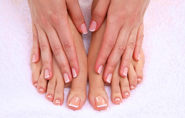 Pedicure on legs and beautiful manicure  hands closeup — Stock Photo, Image