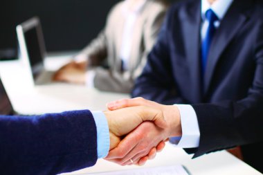 İş görüşmesi ofisinde. karşılıklı olarak