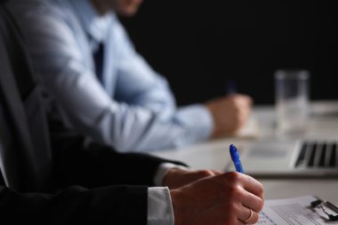 Çeşitli iş adamları bir toplantı