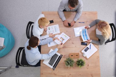 iş adamları beyaz arka plan üzerinde birlikte çalışma grubu