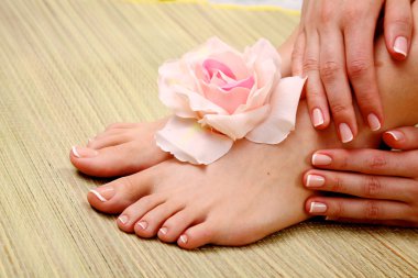 Mükemmel spa ile güzel ayak tırnak pedikür Fransız