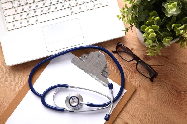 Stethoscope on laptop keyboard. Concept 3D image — Stock Photo, Image