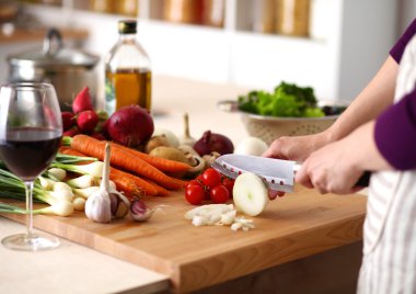 yemek hazırlama sebze salatası - shot closeup eller