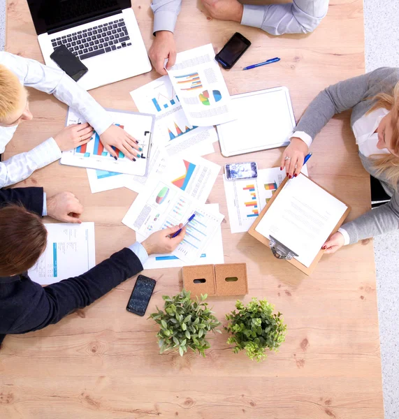 iş adamları beyaz arka plan üzerinde birlikte çalışma grubu