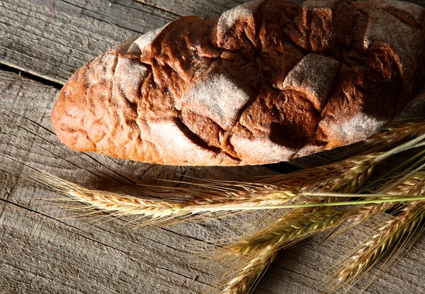Bread and ears are on the old table — Stock Photo, Image