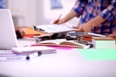 Tablo ofiste iş toplantısı