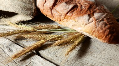 eski masada ekmek ve kulakları vardır