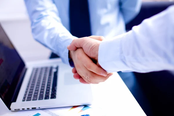 Tablo sallayarak, iş toplantısı akdi eller