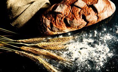 eski masada ekmek ve kulakları vardır