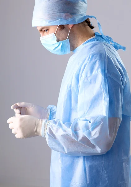 Χειρούργος που ετοιμάζεται να λειτουργήσει — Φωτογραφία Αρχείου