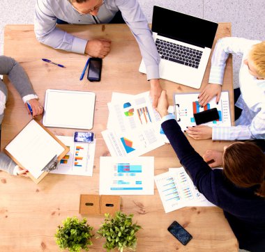 iş adamları beyaz arka plan üzerinde birlikte çalışma grubu