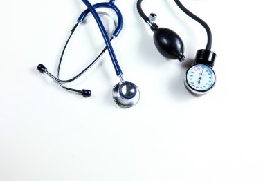 yalıtılmış zemin üzerine antika kitap yığını