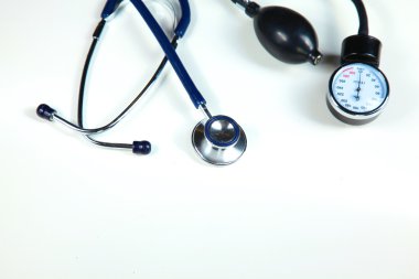 yalıtılmış zemin üzerine antika kitap yığını