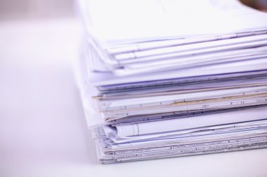 dosya yığını, beyaz arka plan ile dosya klasörü
