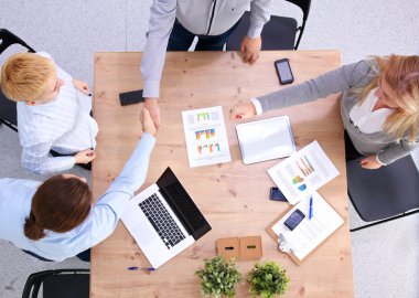 iş toplantısı, Masa üstü görünümü