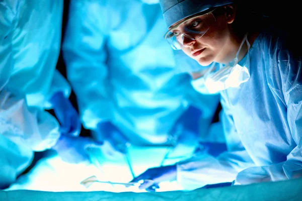 Surgery team in the operating room — Stock Photo, Image