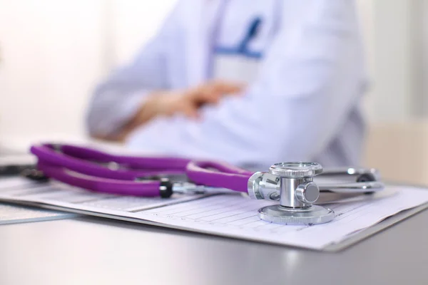 Portrait of happy medical doctor woman in office — Stock Photo, Image