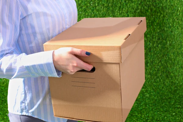 Gelukkig team van ondernemers kantoor, dozen, glimlachend verpakking verplaatsen — Stockfoto
