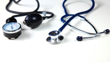 Stetoskop tıbbi kat arka plan üzerinde