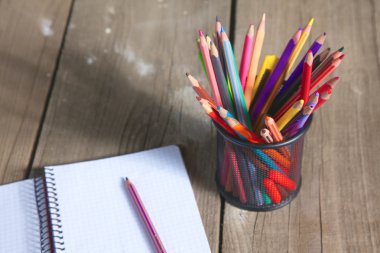 kitap ve kalem eski ahşap tablo