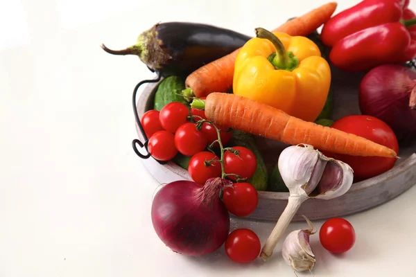 Légumes d'automne frais sur fond blanc — Photo