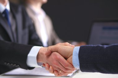 Tablo sallayarak, iş toplantısı akdi eller
