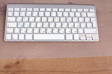 Modern alüminyum bilgisayar klavye masada