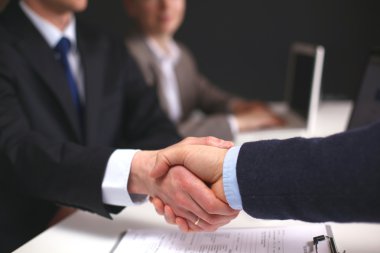 Tablo sallayarak, iş toplantısı akdi eller