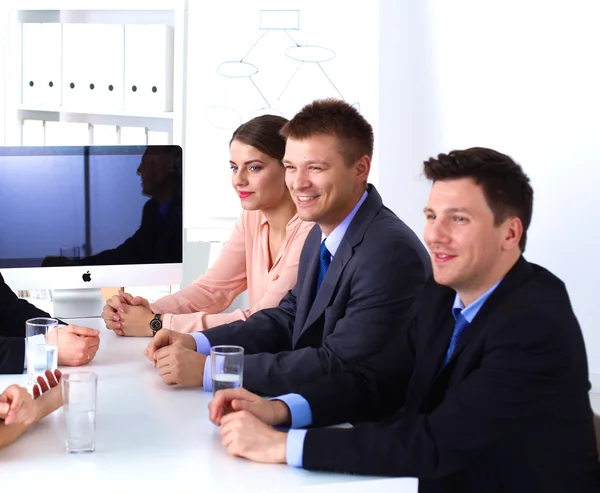 Reunión de negocios - Gerente discutiendo el trabajo con sus colegas —  Fotos de Stock