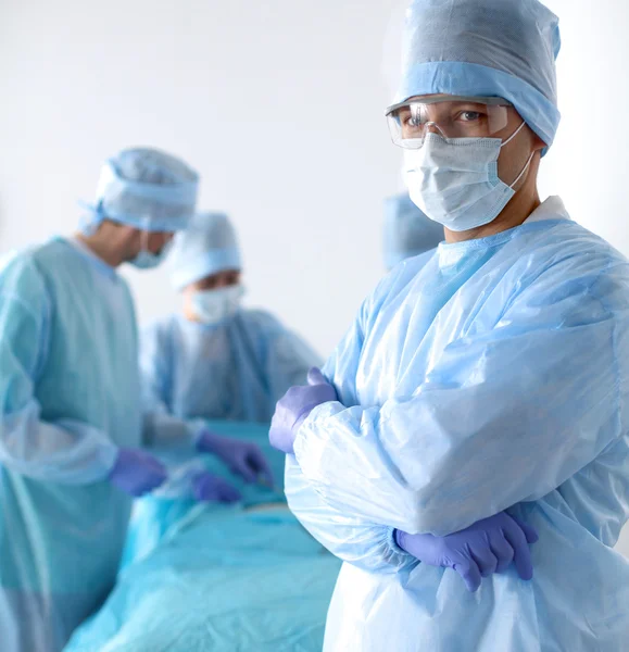 Team of surgeon in uniform perform operation on a patient at cardiac surgery clinic — Stock Photo, Image