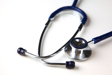 Beyaz bir arka plan üzerinde sağlık stetoskop kapatın