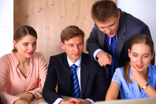 Zakelijke bijeenkomst - manager werk met zijn collega's bespreken — Stockfoto