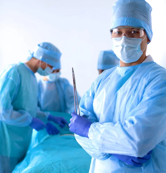 Team of surgeon in uniform perform operation on a patient at cardiac surgery clinic — Stock Photo, Image