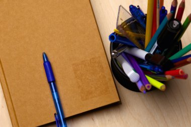 Tablo sallayarak, iş toplantısı akdi eller