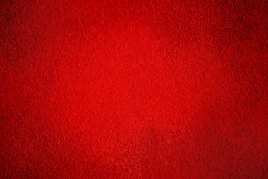 Arka plan olarak süet. Kırmızı renkte doğal deri..