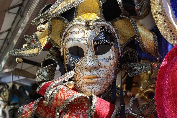 ヴェネツィア, イタリア - 2016 年 2 月 6 日: ベニス - イタリアのヴェネツィアのカーニバルの認識できないマスクです。2016 年 2 月サン ・ マルコ広場 — ストック写真