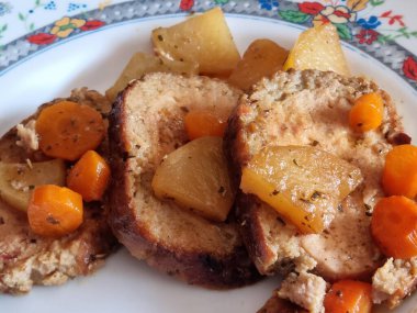 Sebzeli güveç, havuç ve patates.