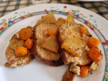 Sebzeli güveç, havuç ve patates.