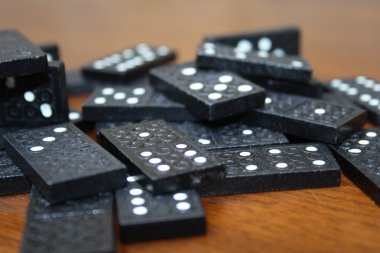 Ahşap üzerinde domino etkisi