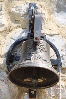 Bronz çan çalıştı