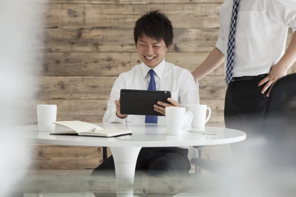 Orang bisnis dalam pertemuan di kantor — Stok Foto