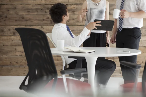 Business using tablet computer — Stock Photo, Image