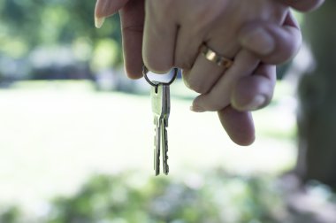 el bir anahtar tutar