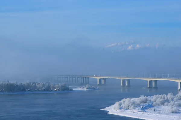 Fumes from the warming of the Angara River in the Siberian city of Irkutsk — Stock Photo, Image