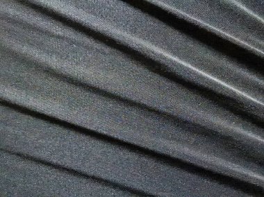 Siyah spor eşofman altı, buruşuk kumaş, düz dalgalı, eğimli çizgi.. 