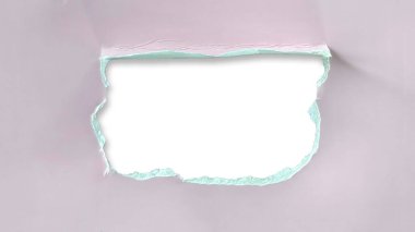 Yatay düzensiz, açık ya da açık pembe karton kağıtta yırtılmış beyaz uzay merkezini gösteriyor. Gözyaşlarının kenarları düzensiz ve yumuşak gölgeli.