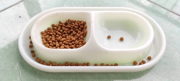 Photo Cat Feeding Bowl Half Full — Stock Photo, Image