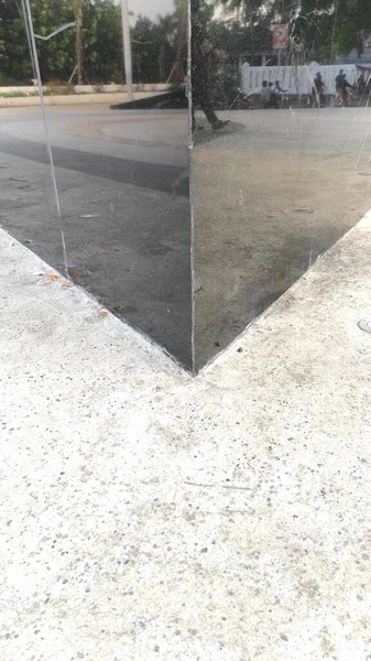 Foto Cerâmica Esquina Parede Que Reflete Sombra — Fotografia de Stock