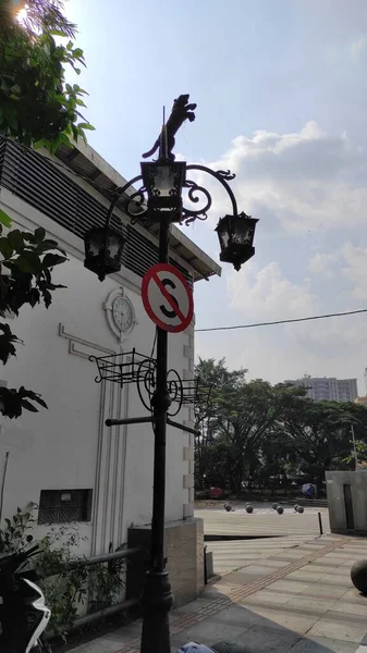 Bandung Meydanı Ndaki Bahçe Işıklarının Gündüz Fotoğrafı — Stok fotoğraf