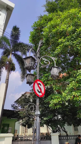 Bandung Meydanı Ndaki Bahçe Işıklarının Gündüz Fotoğrafı — Stok fotoğraf